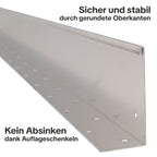 Die gerade Beeteinfassung ist sicher durch abgerundete Oberkanten und sink nicht ab dank Auflageschenkel