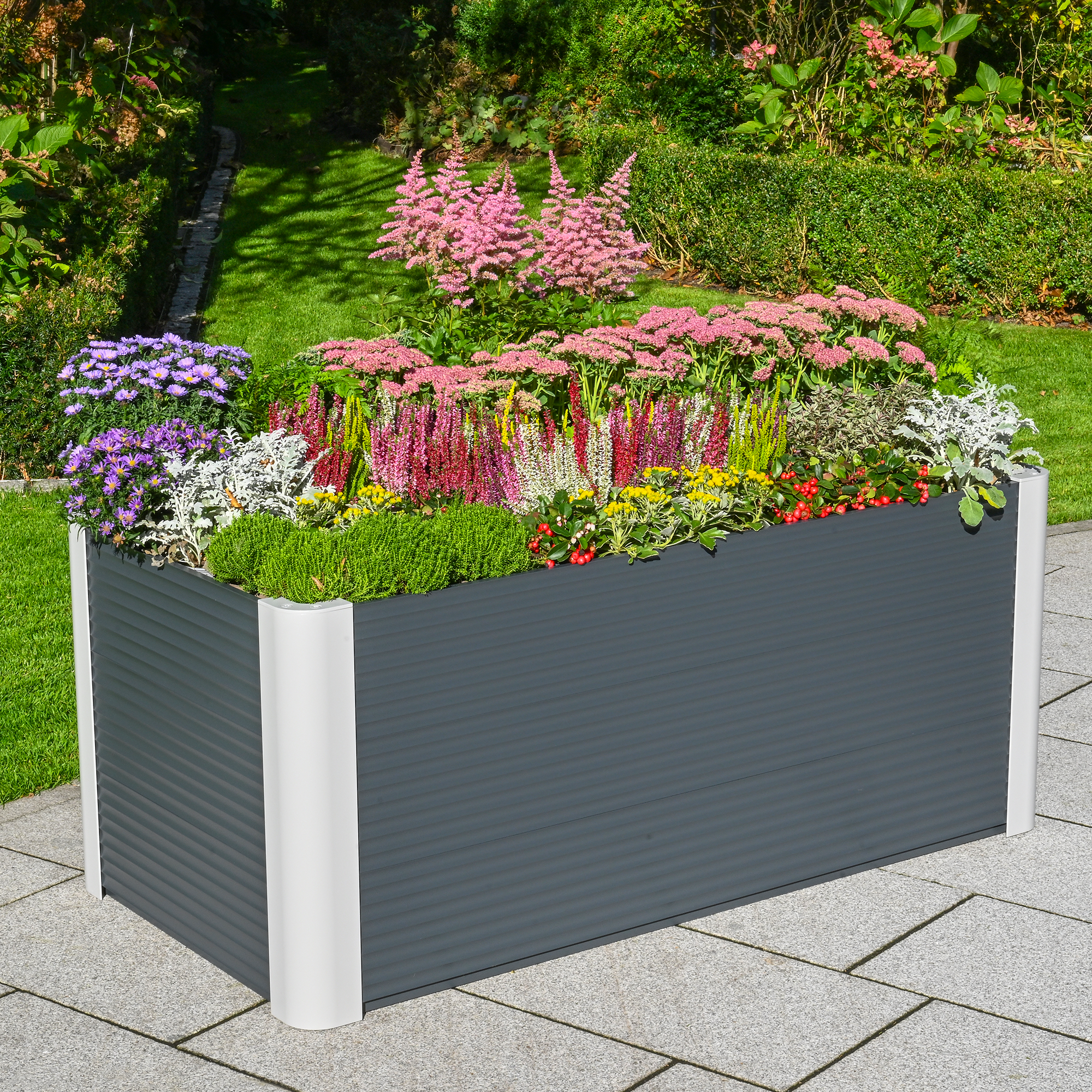 Hochbeet Janus mit geriffelten Paneelen und abgerundeten Eckprofilen aus Aluminium