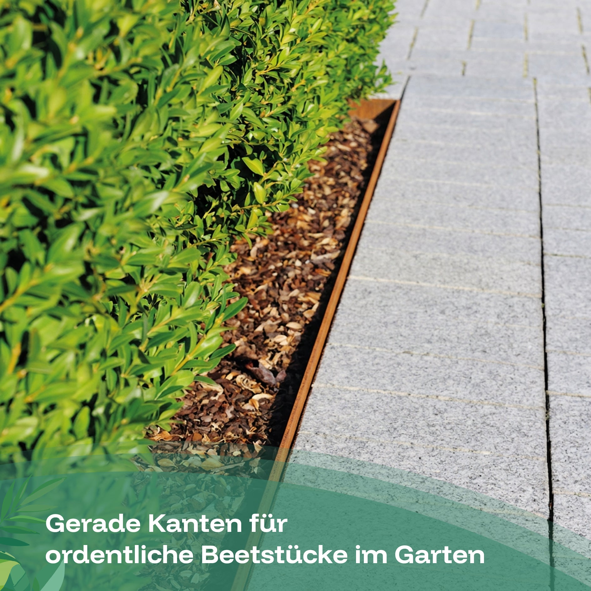 Die Rasenkante aus Cortenstahl sorgt für gerade Kanten für ordentliche Beetstücke im Garten.