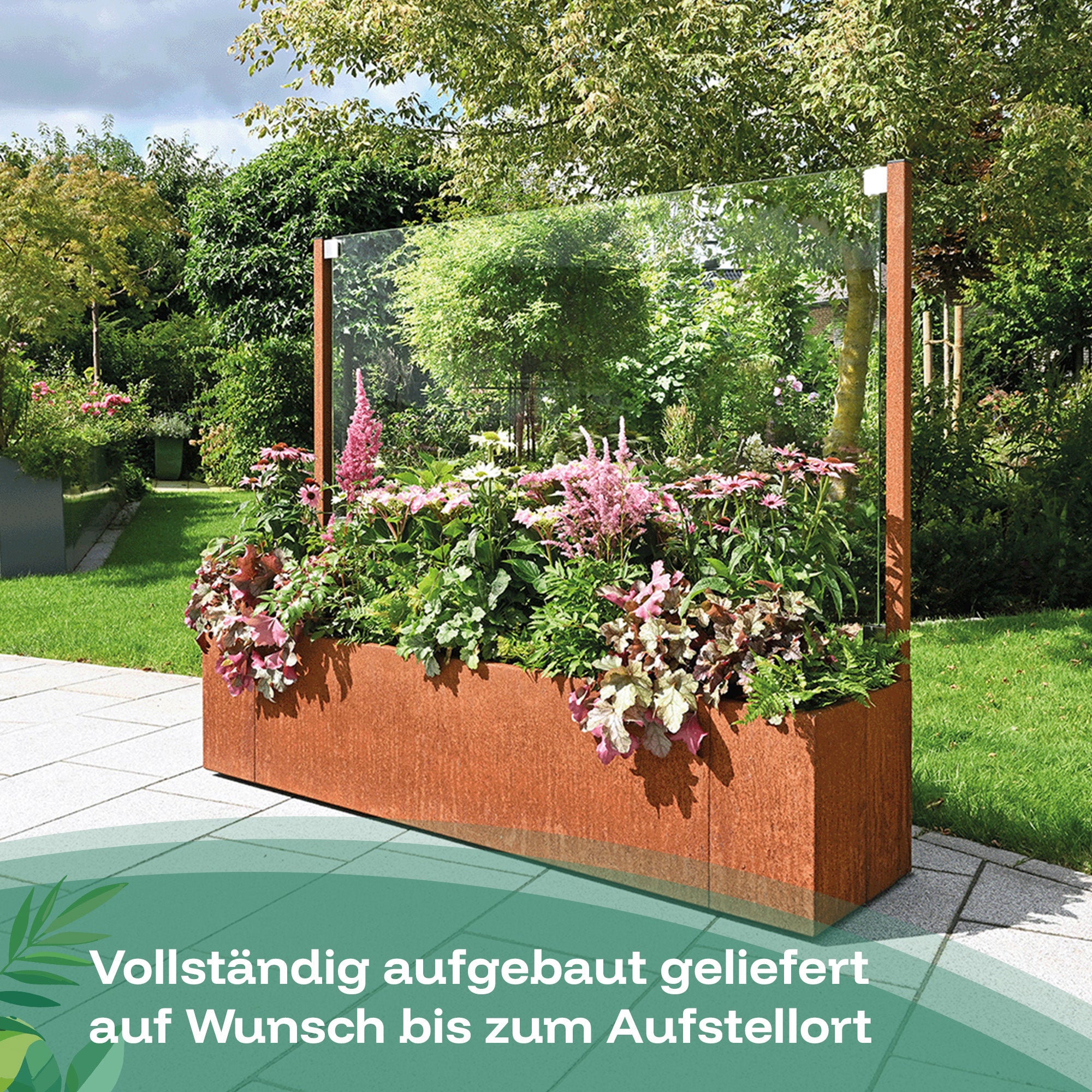 Der Sichtschutz-Pflanzkasten aus Corten-Stahl wird vollständig aufgebaut, geliefert, auf Wunsch auch bis zum Aufstellort.