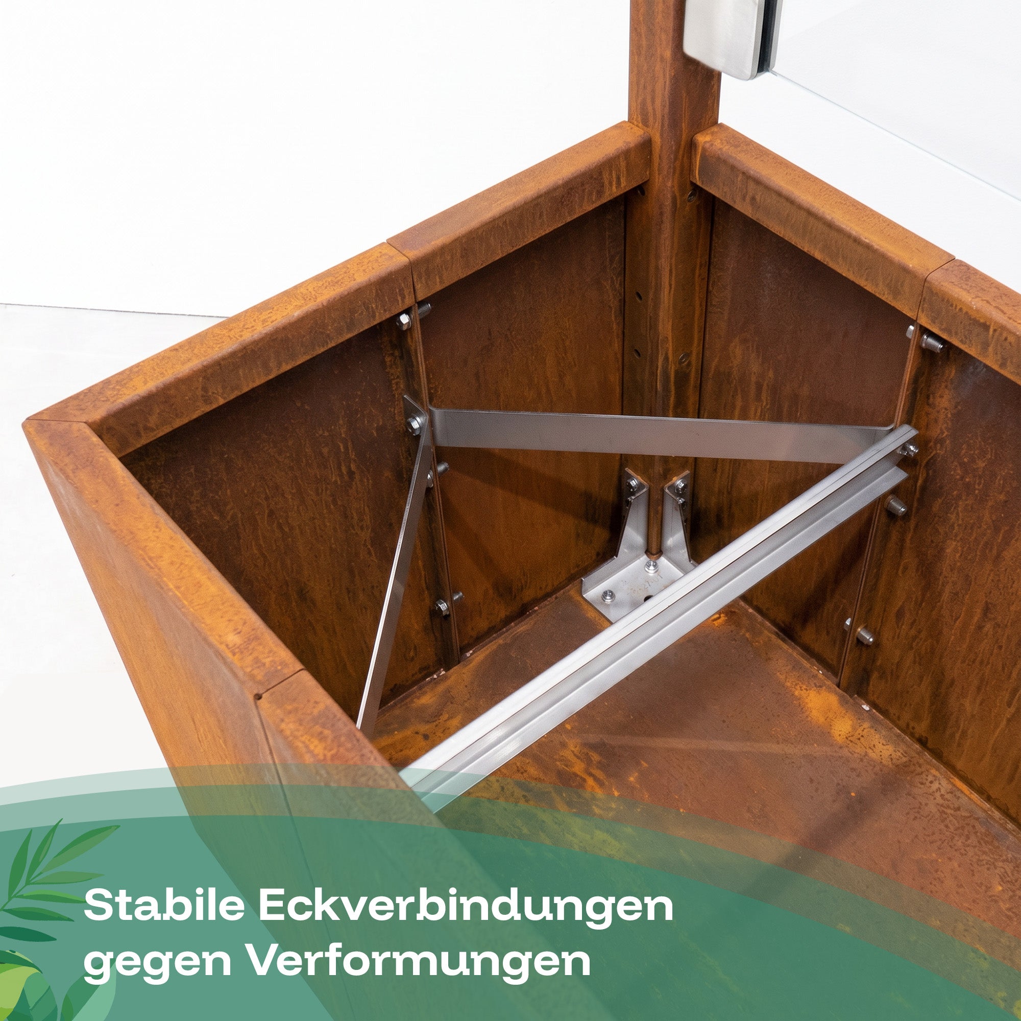 Der Pflanzkasten aus Corten-Stahl mit Edelrost hat stabile Eckverbindungen gegen Verformungen.