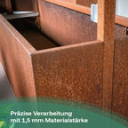 Der Sichtschutz-Pflanzkasten mit mittiger Glaswand aus Kartenstahl wird präzise verarbeitet mit 1,5 mm Materialstärke.