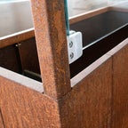 Sichtschutz Pflanzkasten Ventus mit Glaswand seitlich (Cortenstahl)