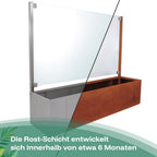 Der Sichtschutz-Pflanzkasten aus Cortenstahl entwickelt in etwa von sechs Monaten die Rostschicht.