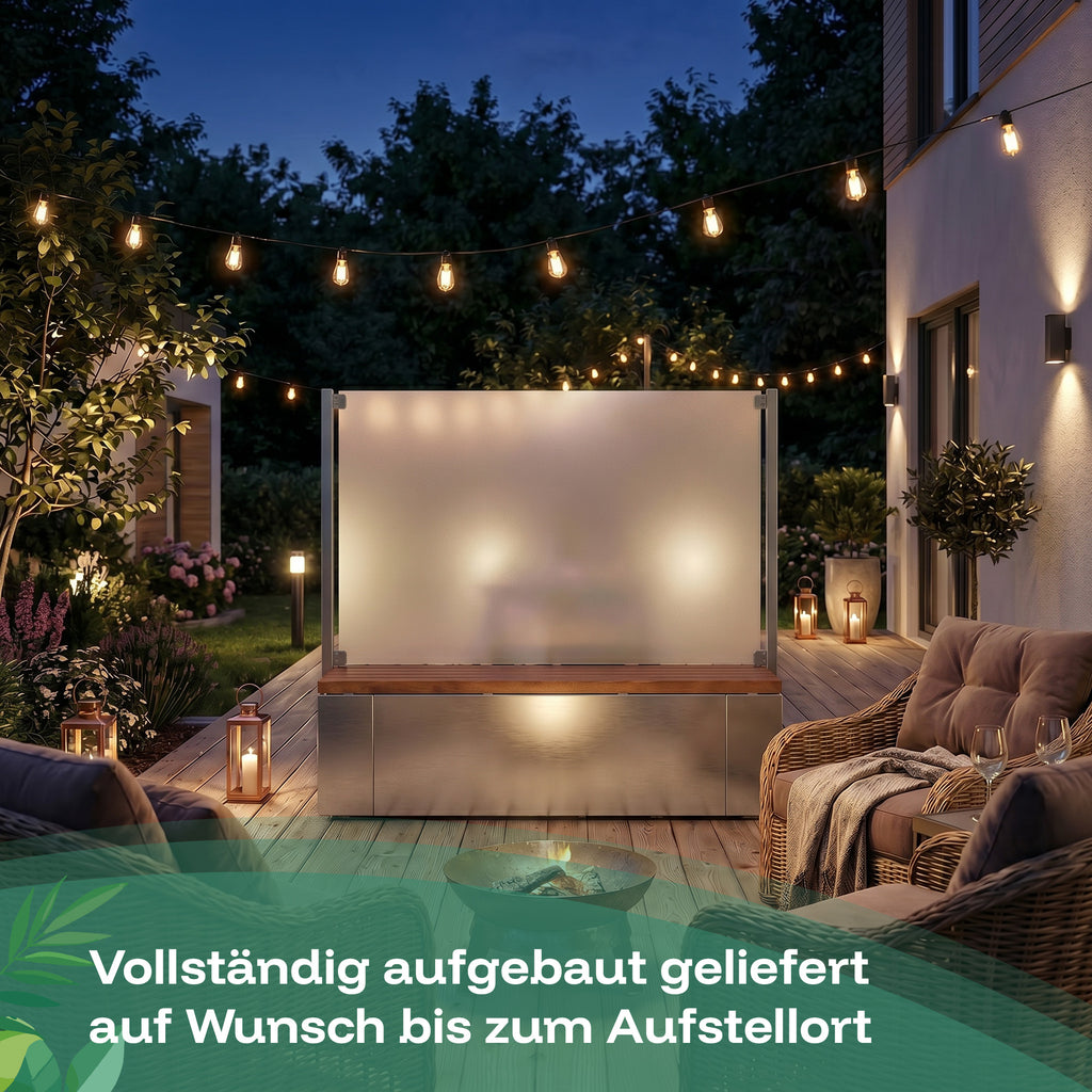 Die Sichtschutz-Sitzbank aus Edelstahl wird vollständig aufgebaut geliefert, auf Wunsch auch bis zum Aufstellort wie z. B. die Terrasse.