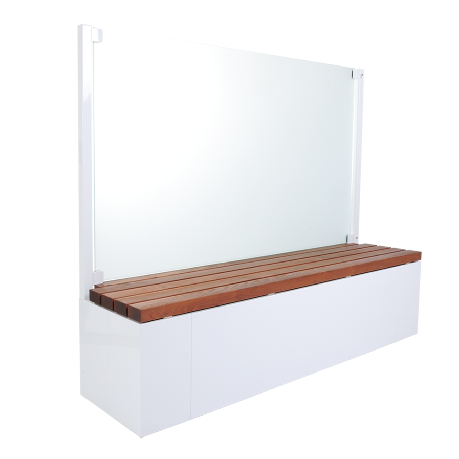 Weißer Sichtschutz aus Aluminium mit Glasscheibe und Sitzbank aus Holz