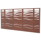 Sichtschutzwand mit geschwungenem Muster aus mehreren Paneelen
