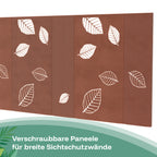 Die breiten und schmalen Corten-Paneele mit Blattmuster lassen sich miteinander verschrauben, um breite Sichtschutzwände herzustellen.