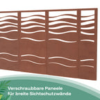 Die Sichtschutzwand aus Cortenstahl mit Wellenmuster kann miteinander verschraubt werden, um extra breite Cortenzäune zu verbinden.
