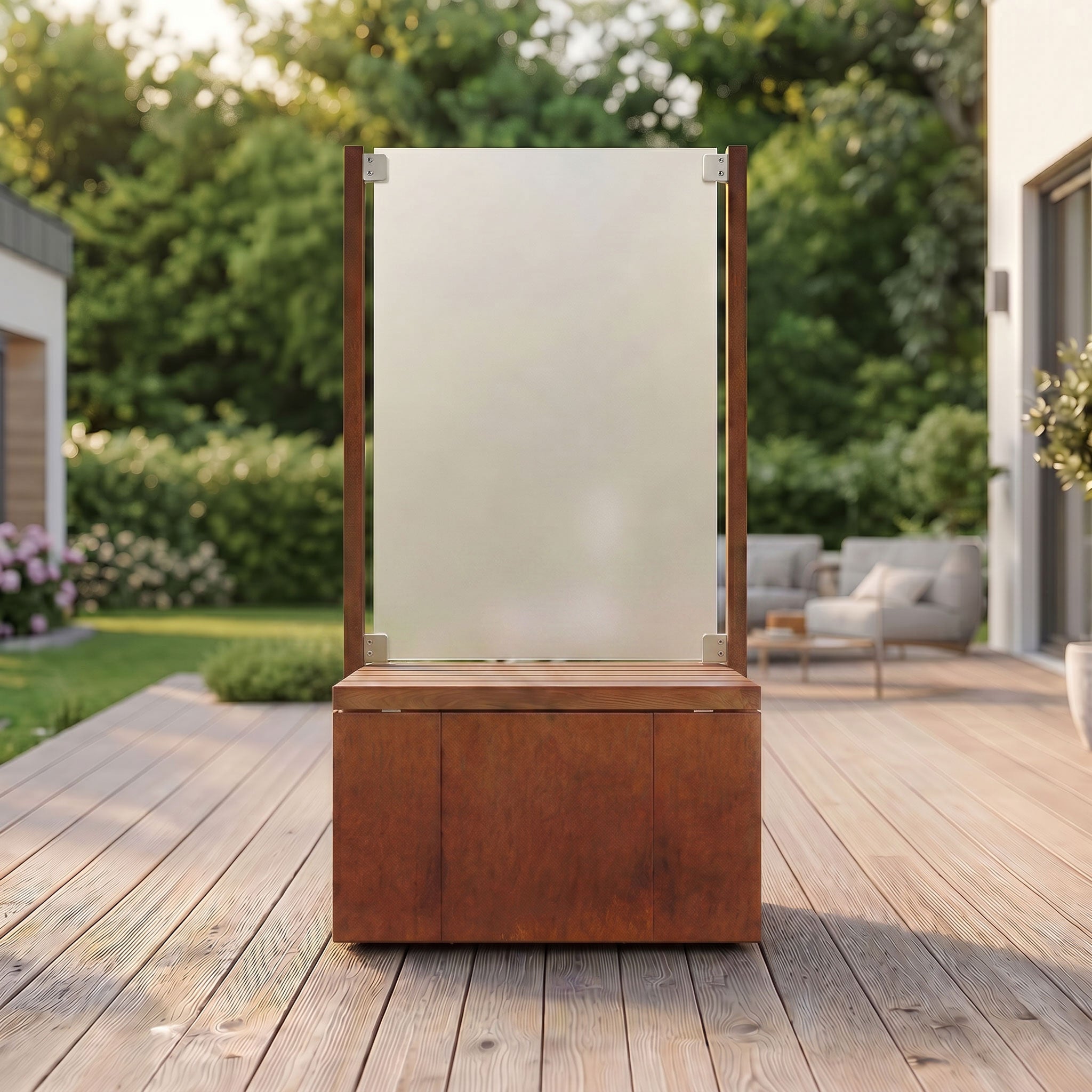 Schmaler Sichtschutz mit satinierter Glasscheibe und Sitzbank aus Cortenstahl 