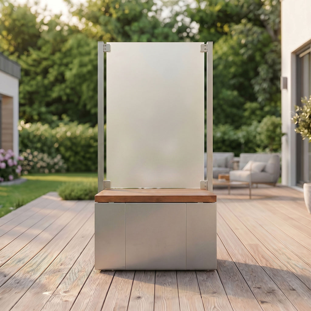 Hochwertige Windschutz-Glaswand satiniert mit Sitzbank aus Edelstahl und Holz auf der Terrasse 63 cm schmal